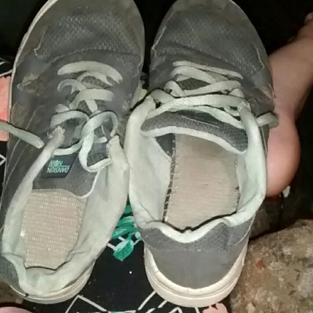 Shoe's - Picture 1 of 3